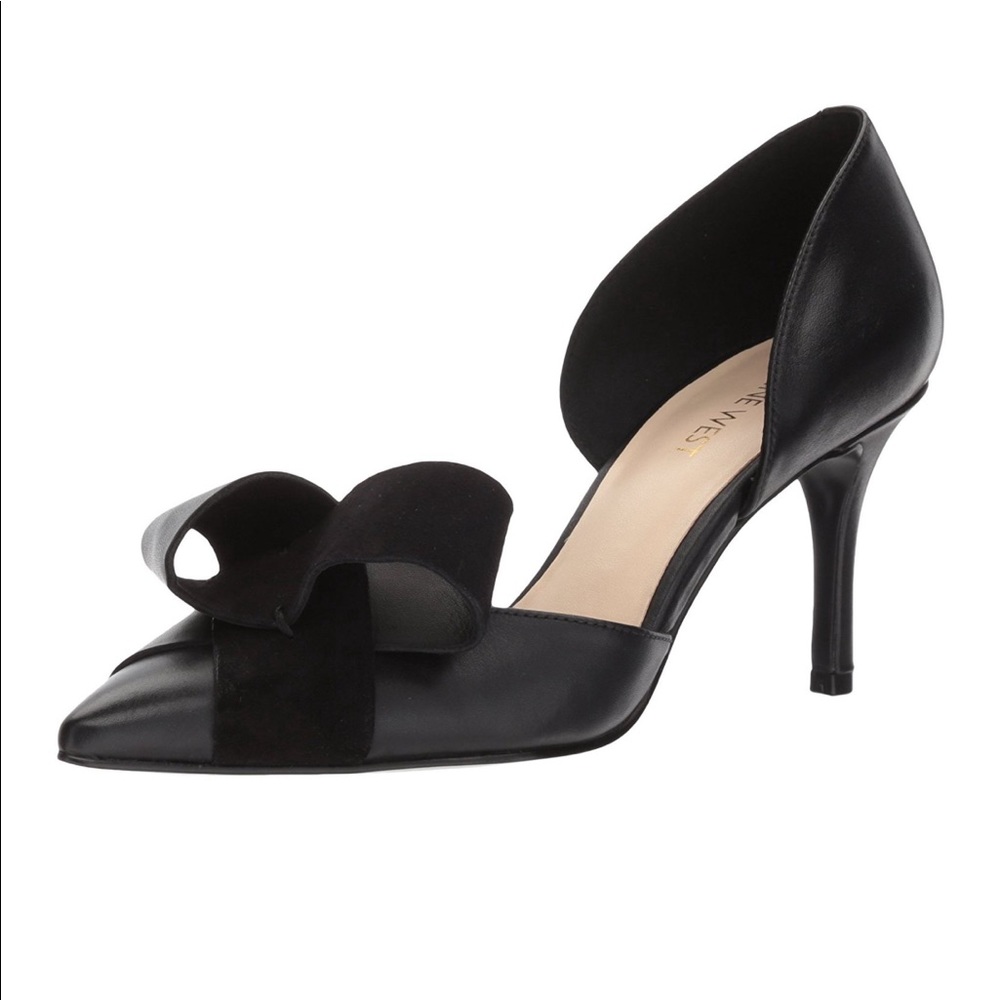 SOLD 𝑁𝑖𝑛𝑒 𝑊𝑒𝑠𝑡 Bow Heels - Picture 2 of 15